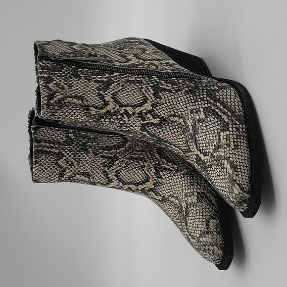 1539- Zodiac Women's Ramona Vegan Ankle Boots Size 7.5 NWT - Picture 2 of 13